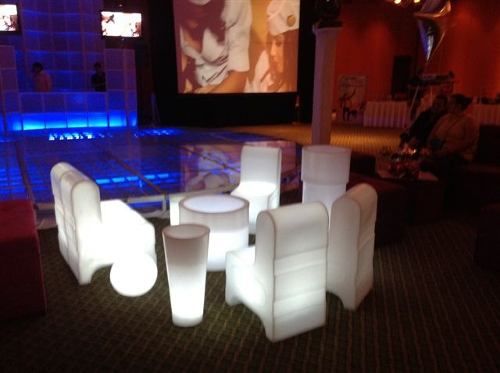 SALAS LOUNGE ILUMINADAS PARA EVENTOS VIP